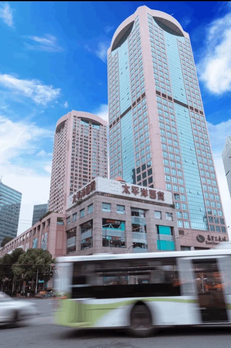 闭店清仓百货直播间,太平洋百货探店