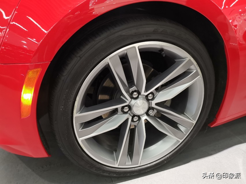 大黄蜂跑车科迈罗敞篷版高配,科迈罗大黄蜂敞篷版噪音大吗