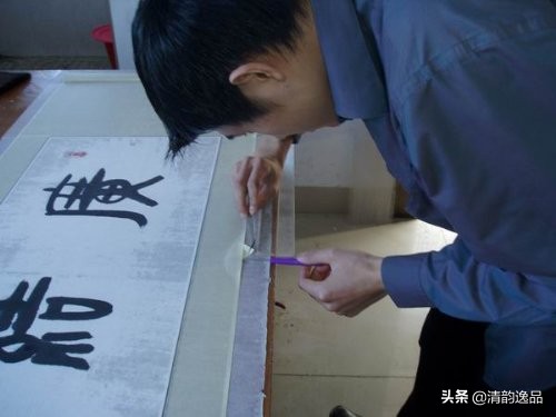 字画木框手工装裱全过程,字画装裱浆糊制作全过程视频