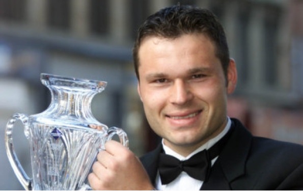 维杜卡实力,澳大利亚前锋维杜卡头球