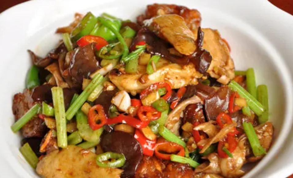 *小平邓**外出开会嘱咐：工作餐简单就好，一个菜一碗汤，能吃饱就行