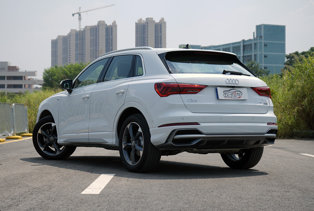 奥迪q345tfsiquattro,奥迪q335tfsi时尚动感型测评