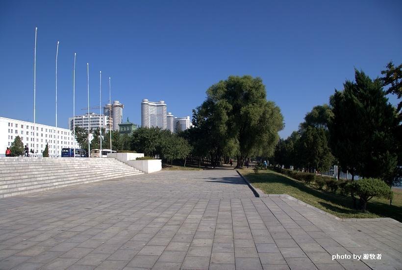 朝鲜导游对中国游客说，中国有几个方面不如朝鲜，他们说的对吗？