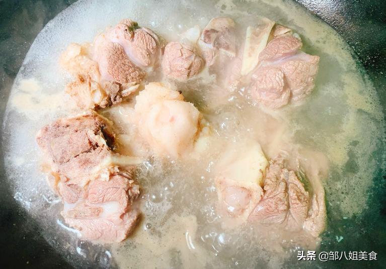 猪骨汤怎么炖不腥好吃,猪骨汤要怎么调味道才鲜