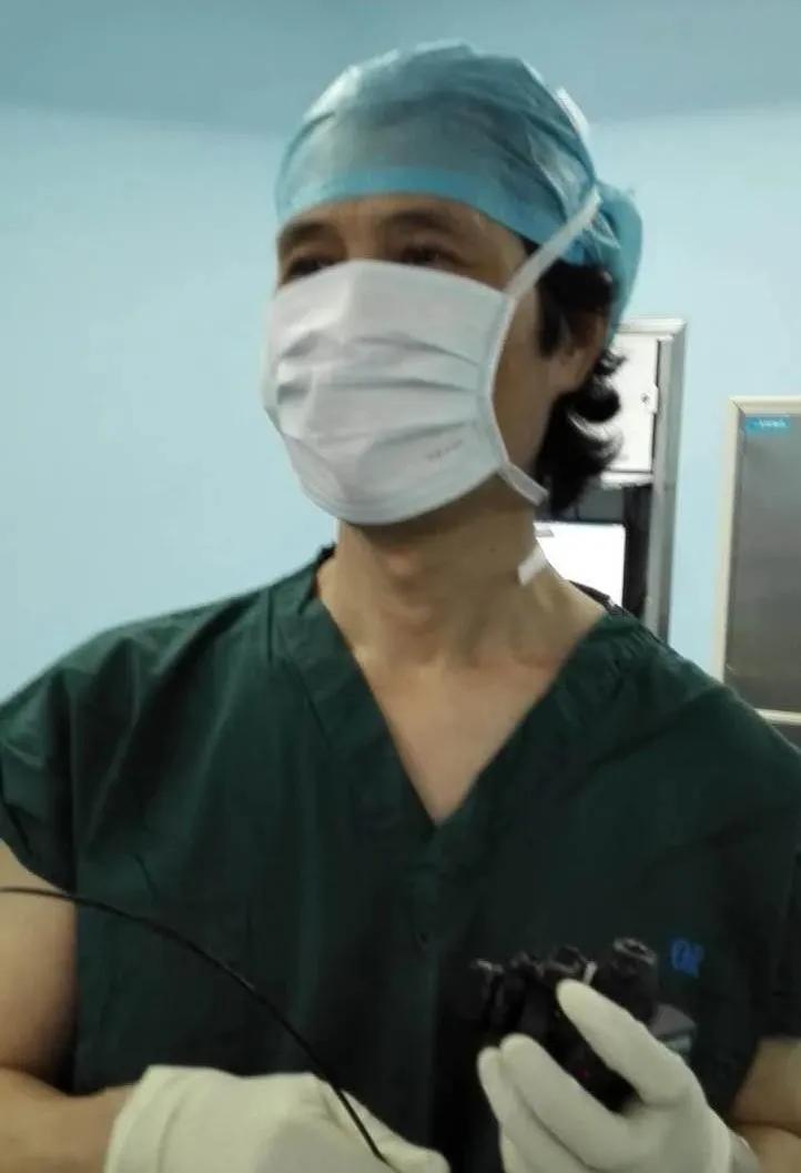 便血不止,大娘当“痔疮”越治越严重!肠镜王子“内镜绝技”巧除肠内巨大肿瘤