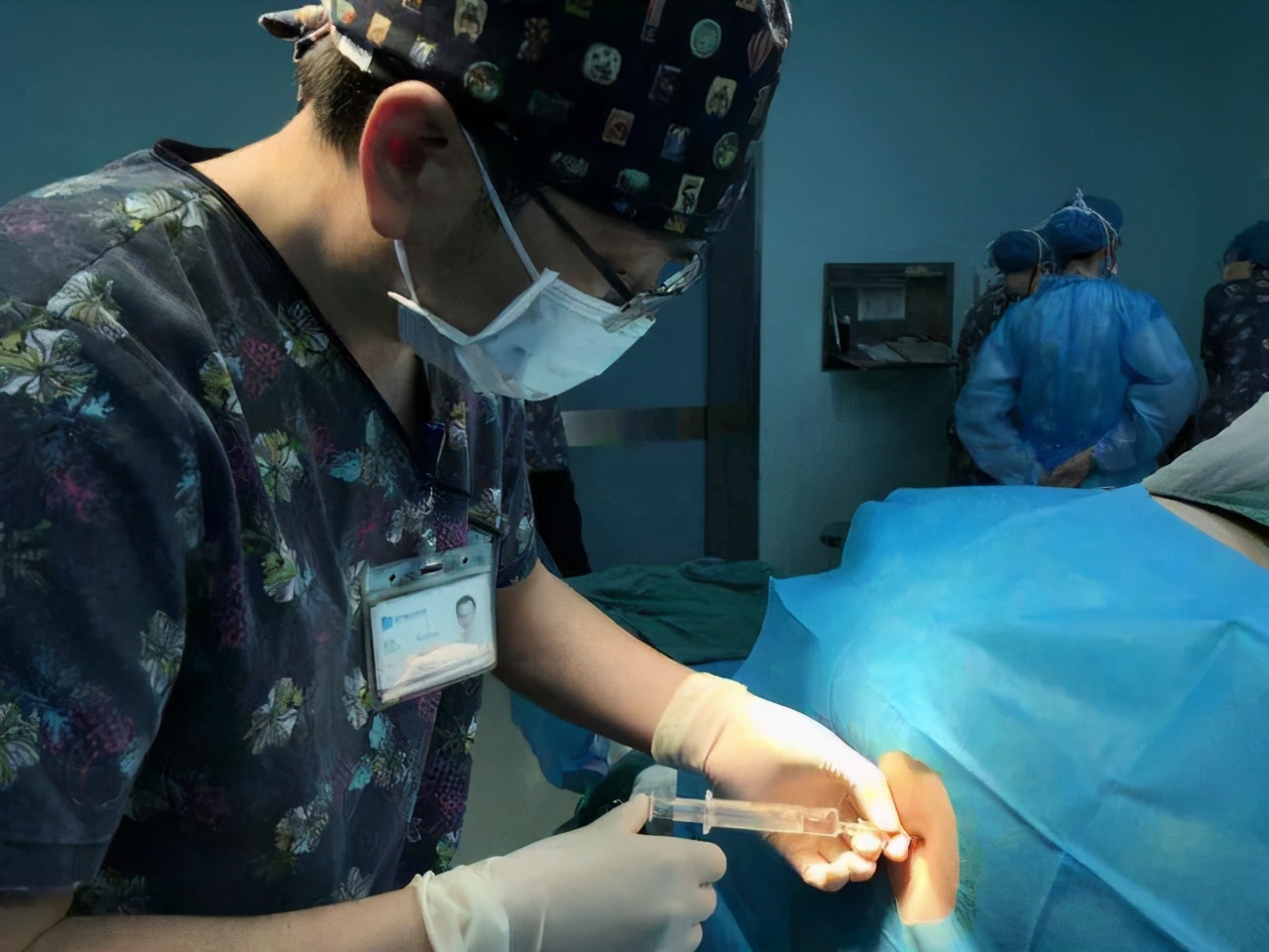 生娃时女人到底经历了啥？三个妈妈的生产述说，顺转剖太扎心