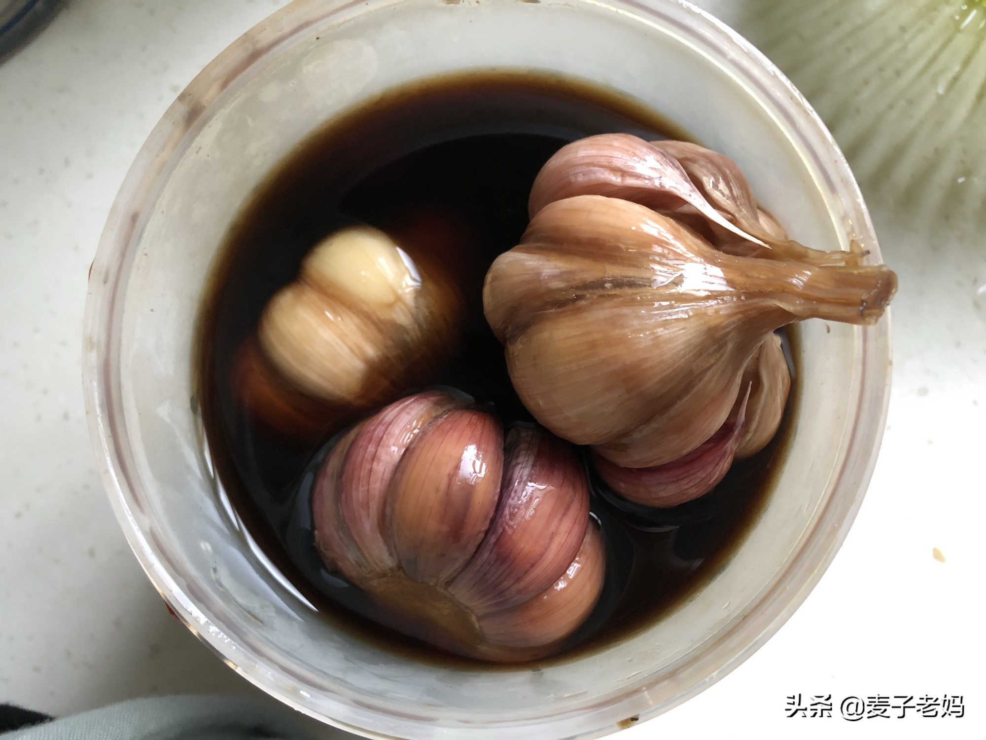 鲜蒜头这样腌一下，酸甜爽脆、生津开胃，放一年都不坏，夏日必备