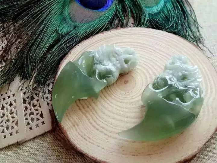 岫玉180料手镯和翡翠哪个好,好品质的岫玉和差品质翡翠哪个好