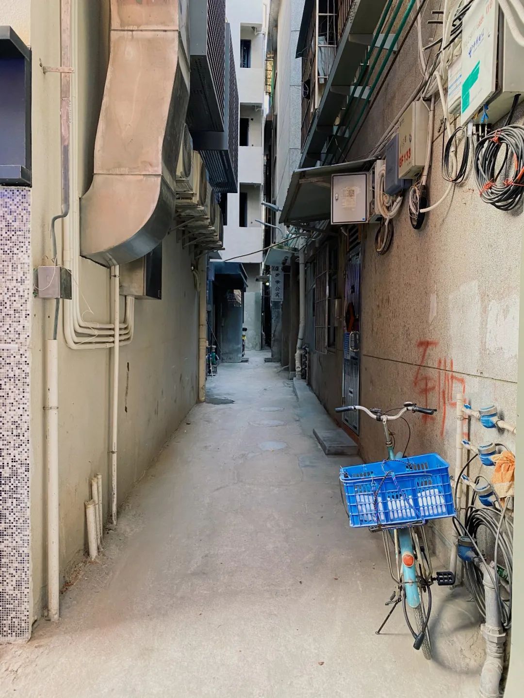 深圳花了17个月，“赶走了”居住在千年古城里的30000人