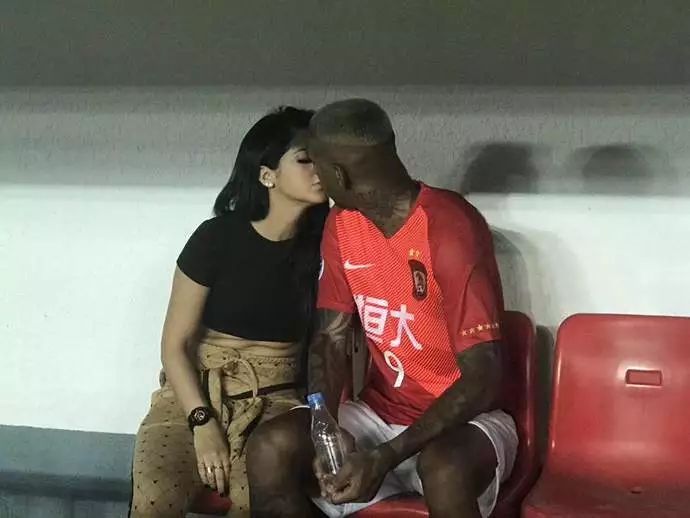 美女“助攻”，恒大核心当选亚冠周最佳！