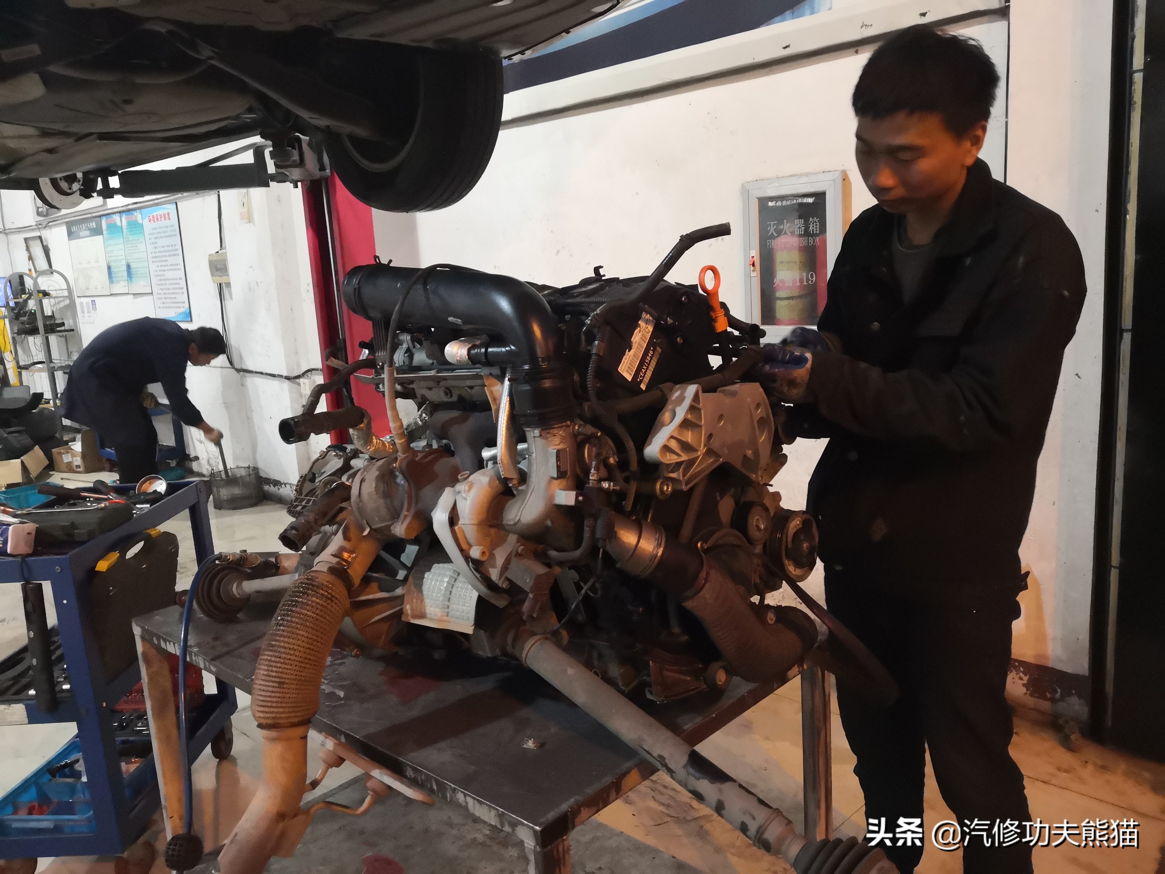 dsg双离合起步抖动有异响,大众帕萨特3.0v6发动机烧机油