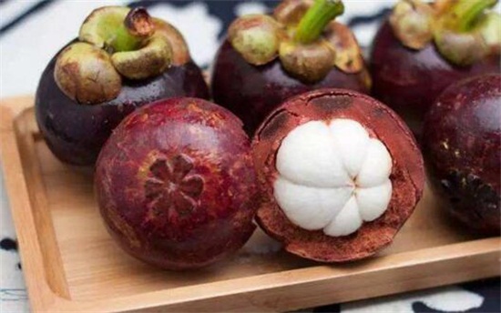 知道山竹那么贵，买时就别随便拿，学学这几点，小贩：有点料