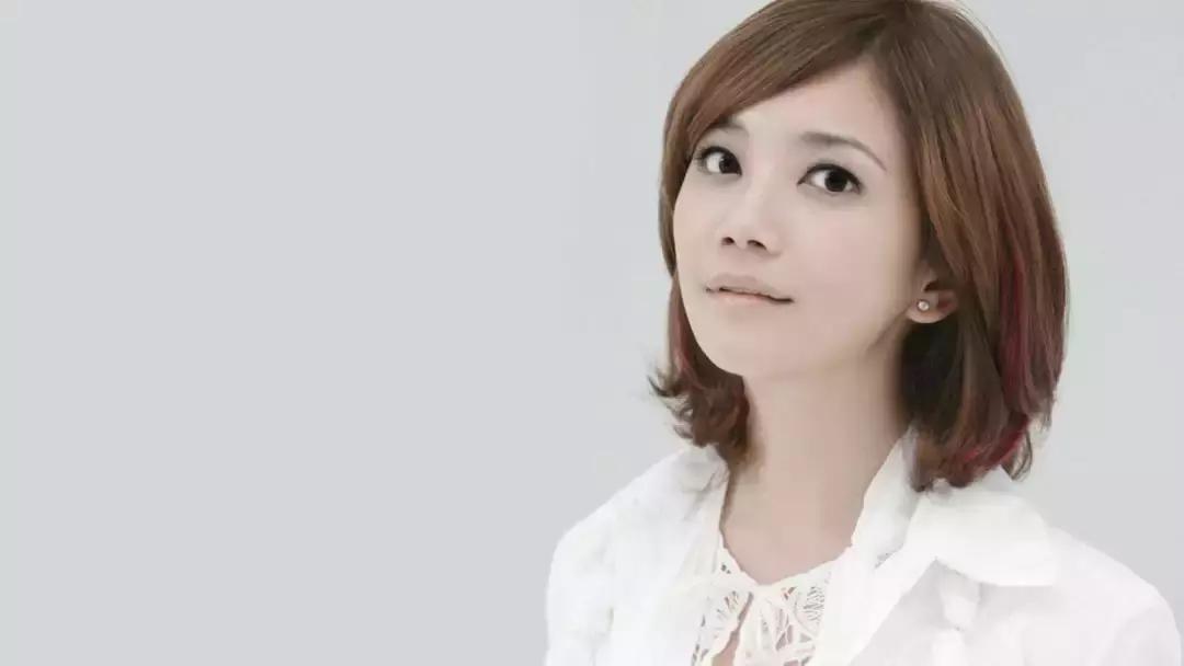 梁静茹离婚后再唱情歌视频,梁静茹离婚后首次露面完整版