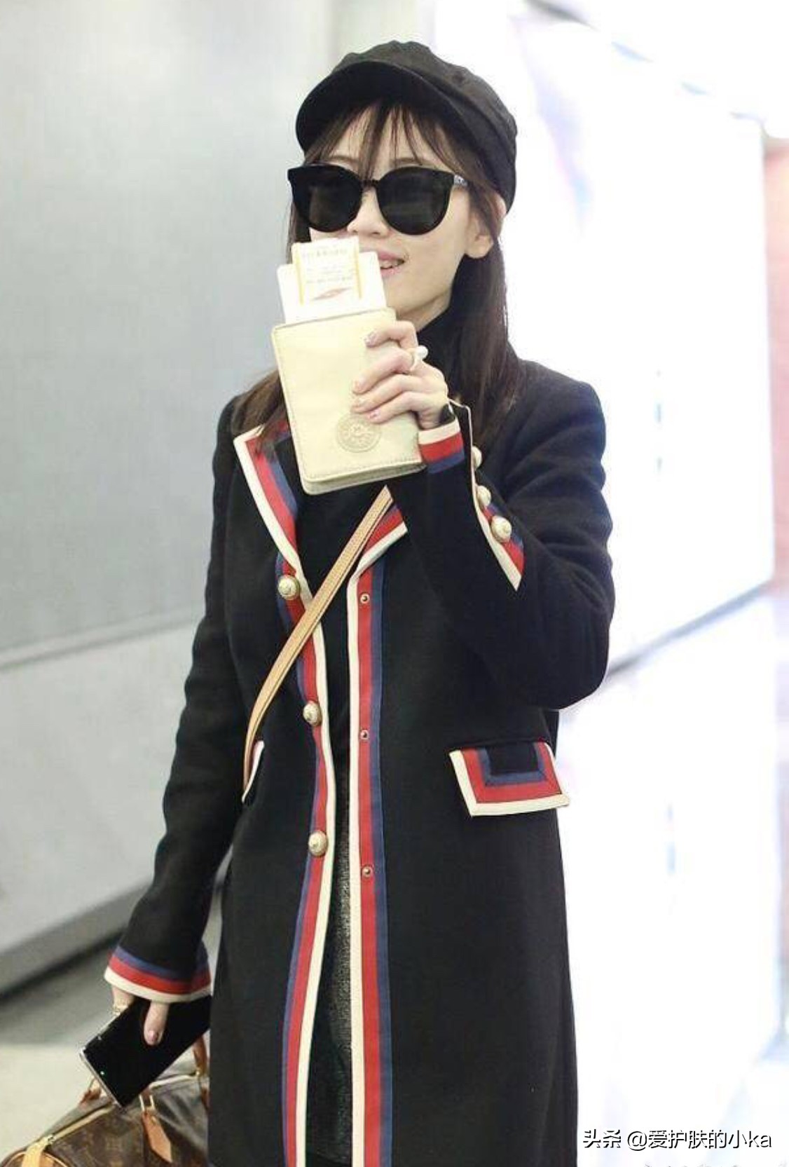 马蓉背的香奈儿包包,马蓉穿短裤大衣