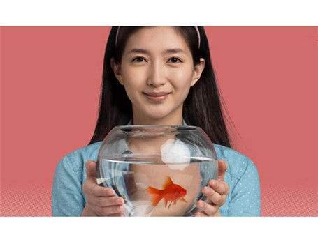 女生千万别弄这几种发型显老又low,不要再披头散发了夏天适合的发型