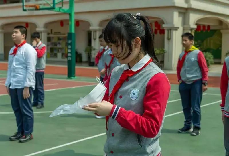 199cm身高的初中女生,初中女生最好身高和体重