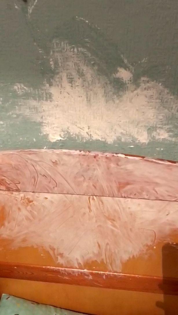 英国两岁三胞胎,用护肤霜给家里装修,淘气笑倒妈妈