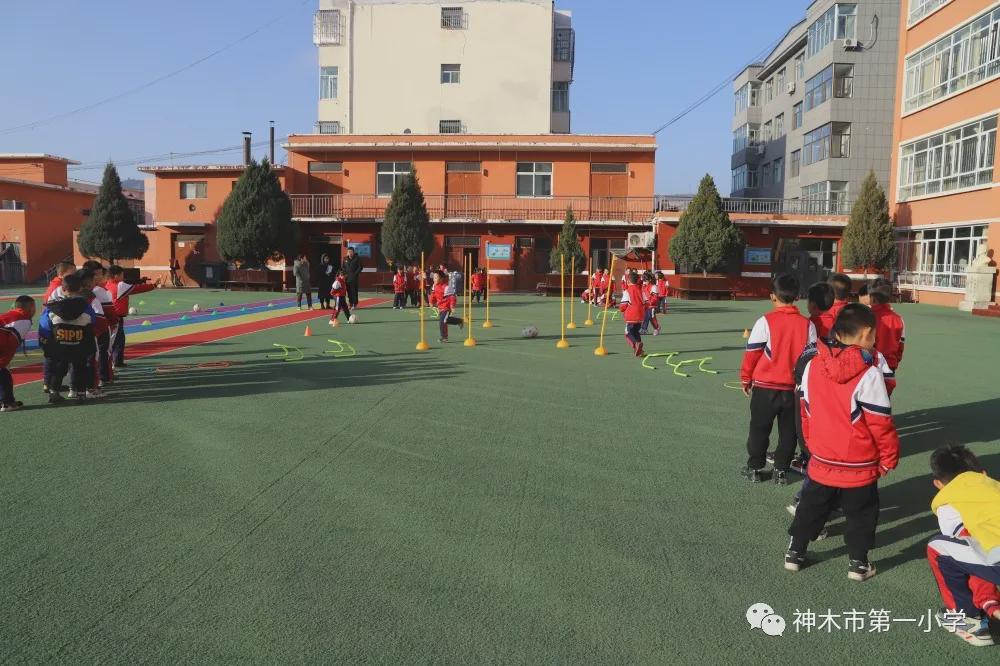 神木第一小学拔河比赛,小学体育优质课简报