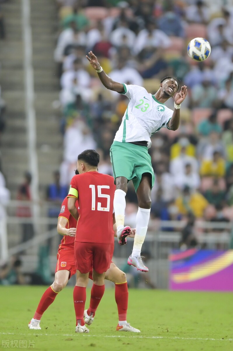 问足球的问题有哪些,李铁临危受命战术思路