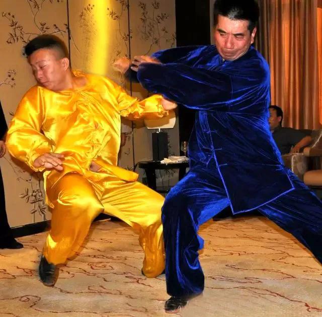 八字脚练髋,八字脚练上臀