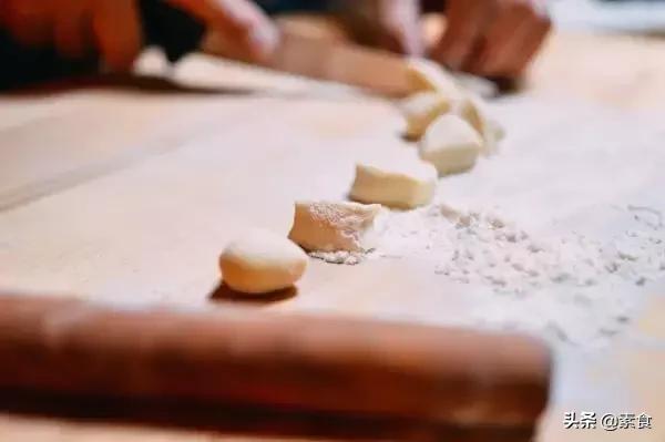 茴香素饺子好吃还是肉饺子好吃,茴香素饺子做法