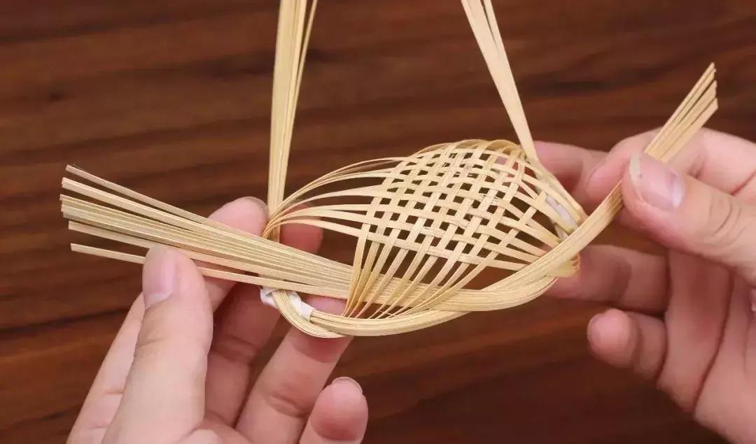 巴奴非遗竹编发簪怎么戴,简单的手工木制发簪教程