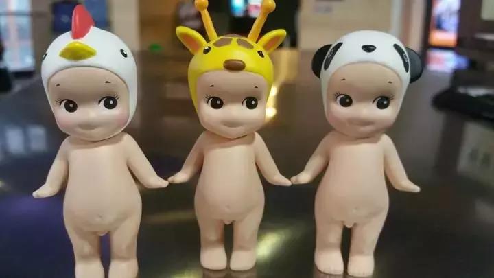 一个月花掉一套房！比炒鞋还疯狂的“炒娃”，要掏空00后的钱包