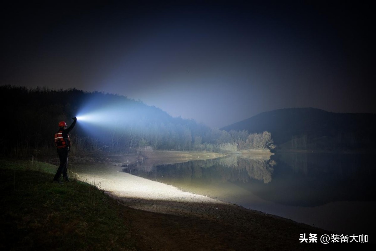 三眼小钢炮手电筒亮吗,三眼小钢炮强光