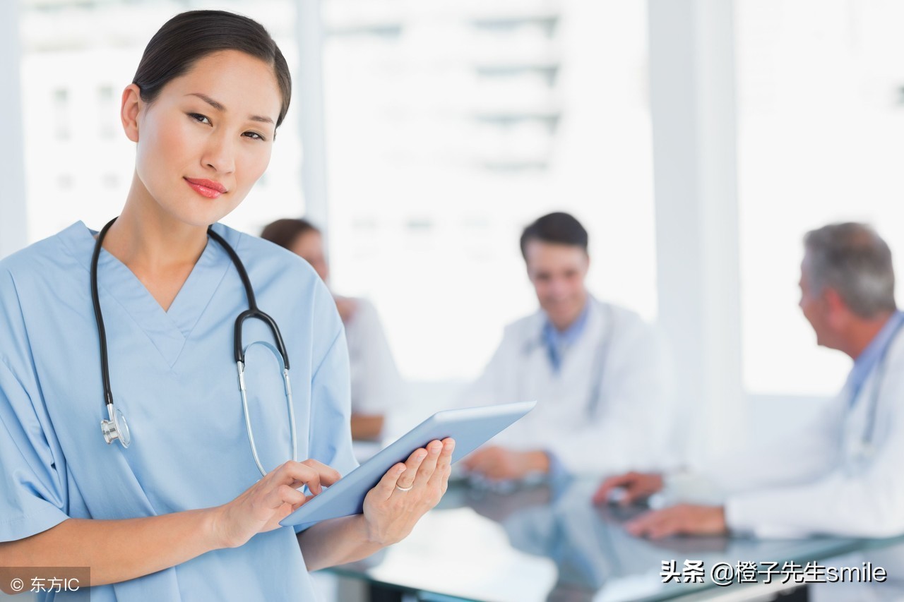 小伙躺在病床上疼痛难忍,30岁小伙腰痛