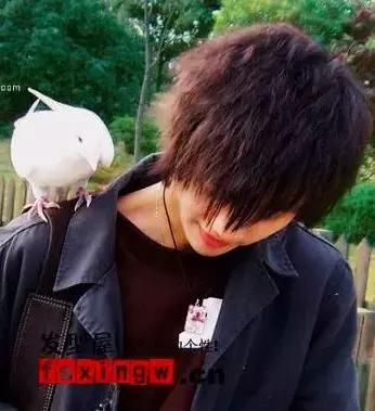 摘掉“有色眼镜”看许嵩：做他的歌迷，真的很惨