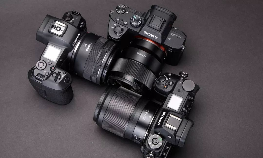 拍照更适合选尼康哪个型号,索尼佳能尼康微单哪个好