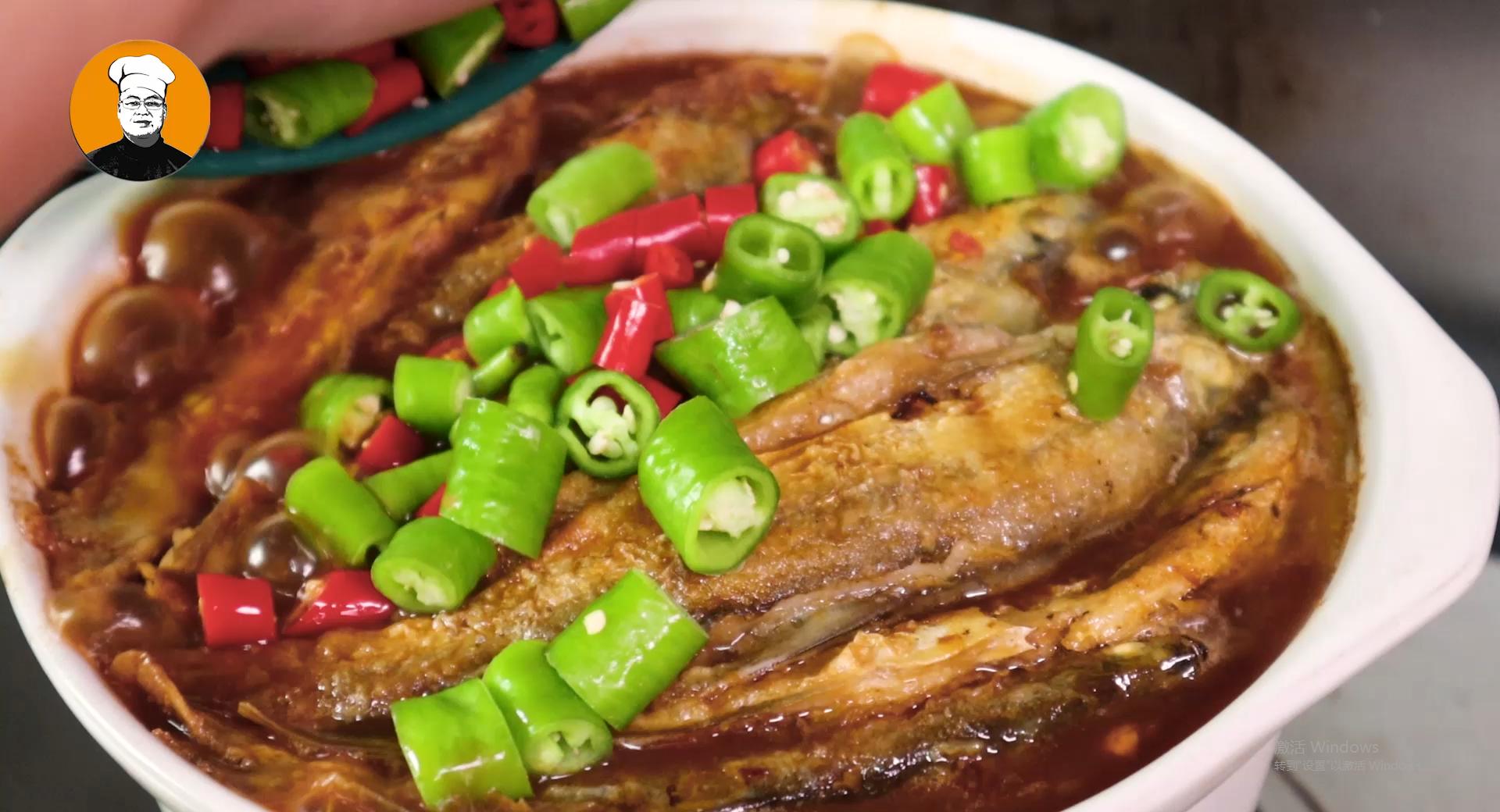 炸小鱼加鸡蛋,油炸小鱼加上汤