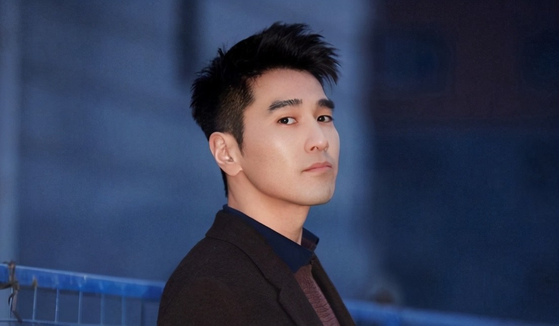 靠父亲上位的赵又廷,赵又廷一出道就拿影帝