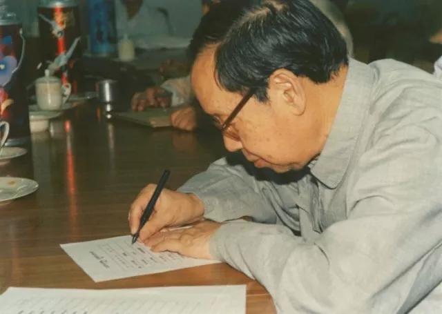 那个把50毫克镭放进咸菜罐里的“乞丐”,竟是两弹元勋!