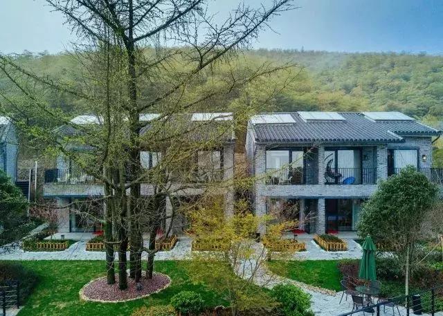 德清最高峰上的云端民宿，躺在离星空最近的床上