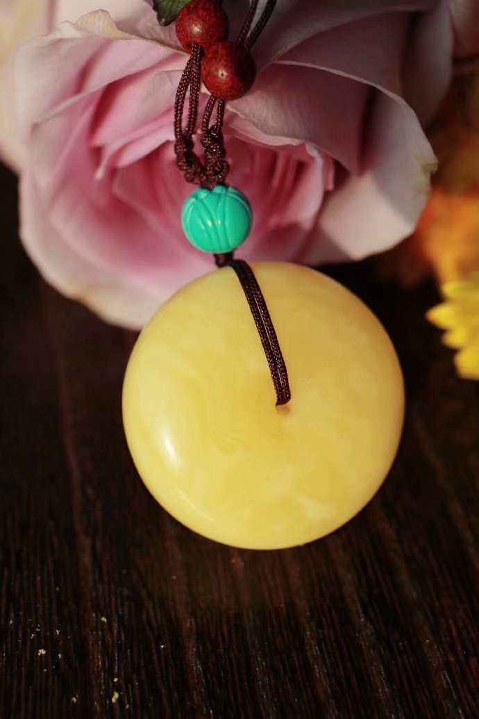 蜜蜡怕汗吗最怕什么,蜜蜡首饰十大克星