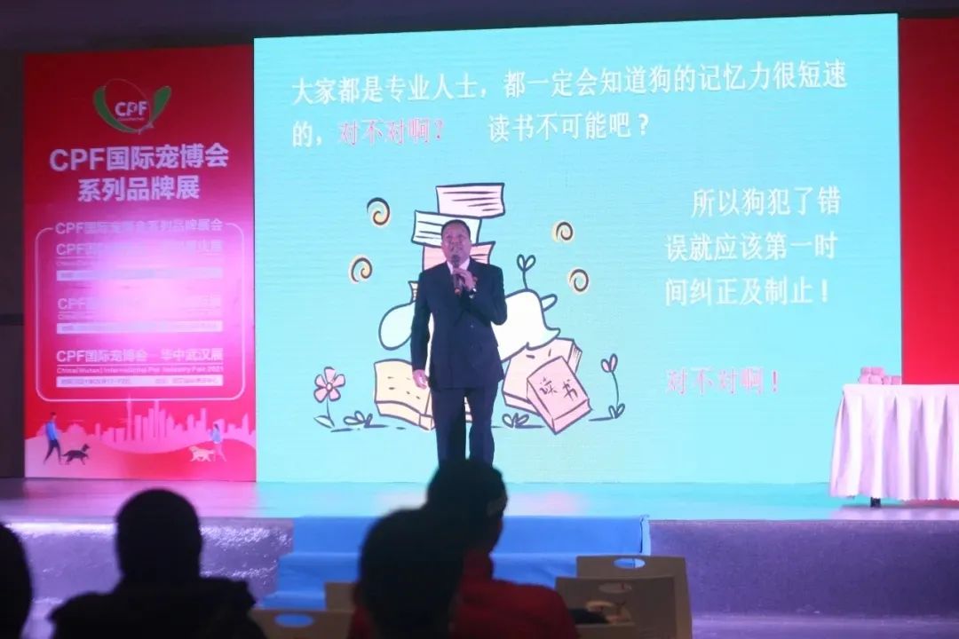 铲屎官实力,铲屎官挣钱不容易