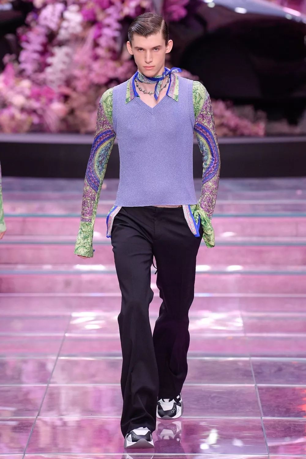 范思哲2018米兰春夏男装大秀,范思哲创意总监donatellaversace