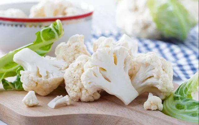 排便前边硬后边软什么原因引起的,排便特别黏还臭还黑色的怎么回事