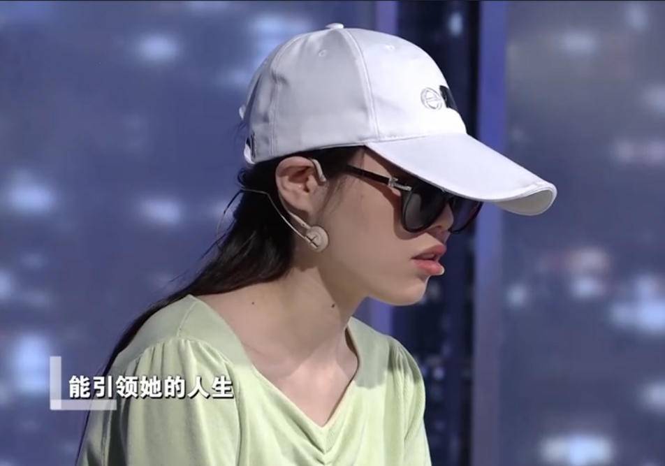 22岁女孩失业啃老,失业啃老的女儿的表现