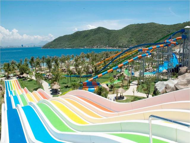 为何成捆人民币在越南当街摆放？去越南首都可以直接使用人民币