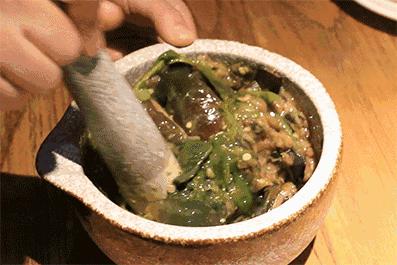 青椒皮蛋青椒用火烤,擂辣椒皮蛋能不能过油