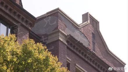 居民楼掉落男童当场死亡,小区内一男童高楼坠亡