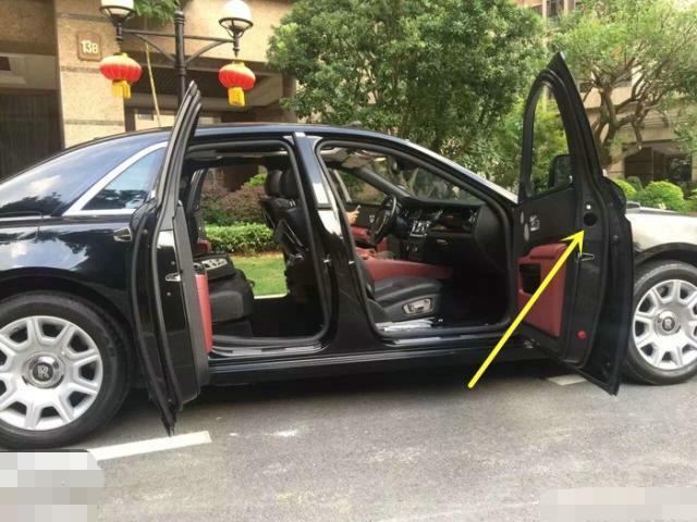 劳斯莱斯里面配的雨伞,劳斯莱斯上带雨伞