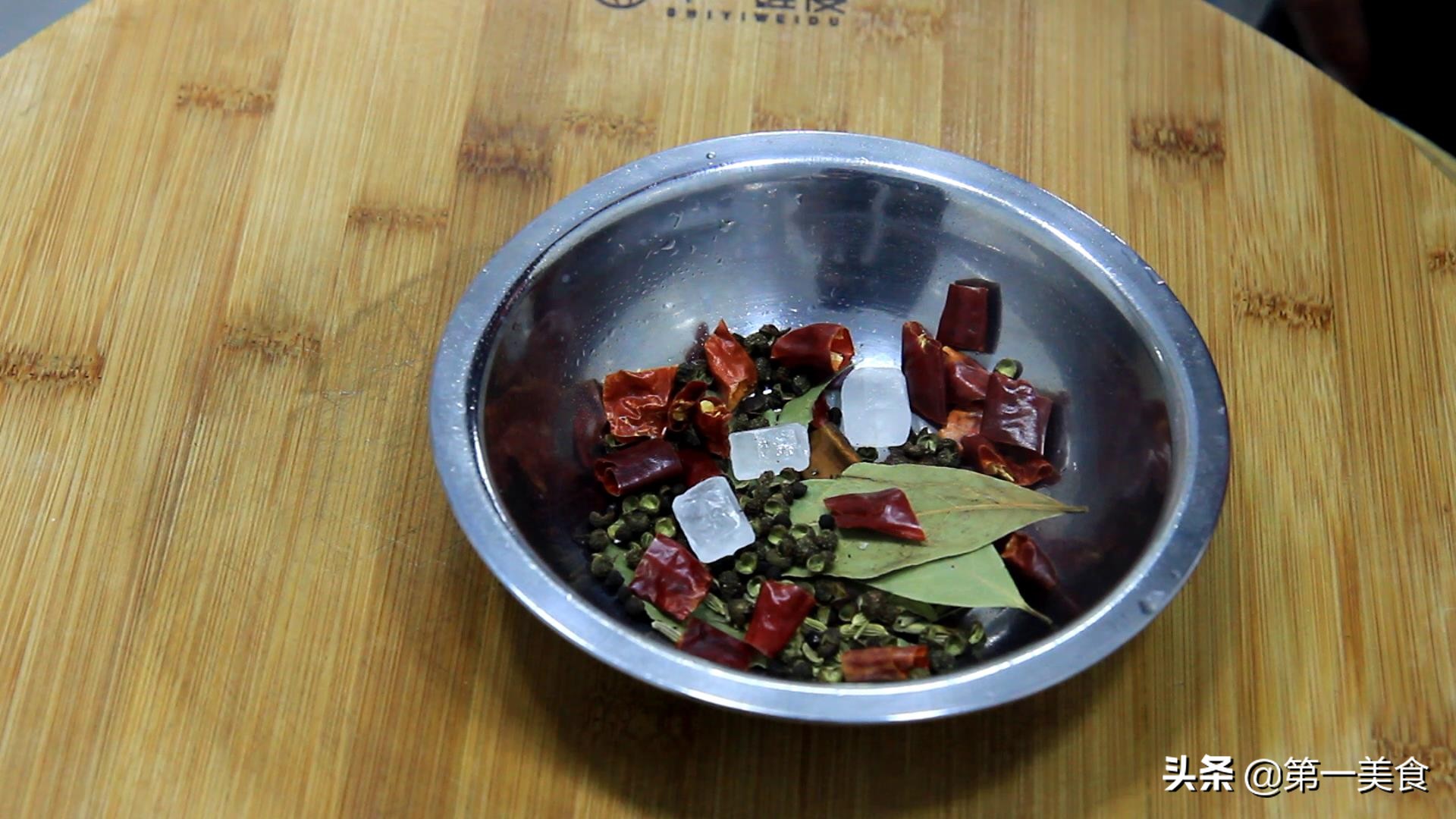 泡椒鸡爪正确好吃的做法,泡椒柠檬鸡爪无骨鸡爪的正宗做法