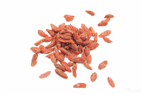 “生发水+泡脚粉”“保温杯里泡枸杞”养生人群已经波及90后！