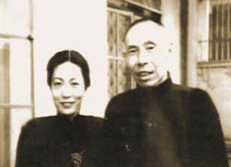 晚年杜月笙，蒋介石拉拢，大陆挽留，却还是挤在一个三室一厅小窝