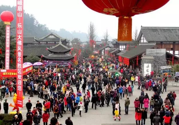 乐山大佛为何不属于石窟,乐山不止有大佛还有美食