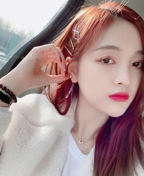 戚薇同款发型羊毛卷怎么扎,戚薇同款碎波波发型怎么扎