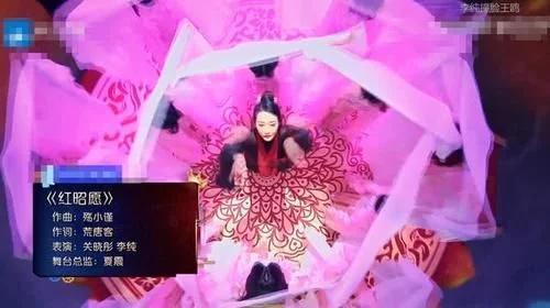 很奇怪没灵魂?“格格”跳舞秀大长腿被批既破坏美感又毫无风情